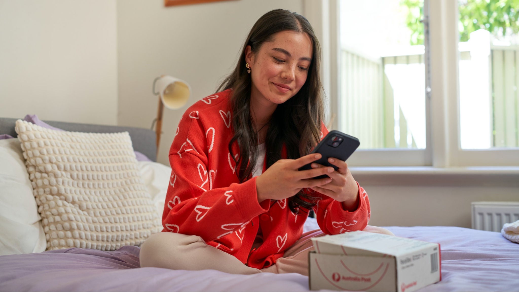 photo-girl-woman-red-top-hearts-shopping-looking-at-phone-mobile-parcel