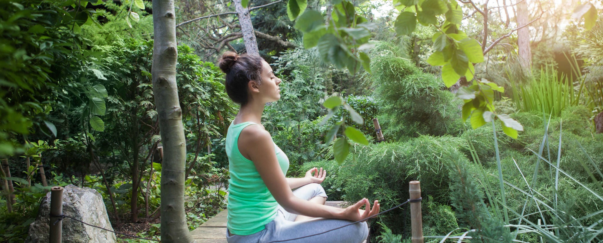 photo woman meditating in nature