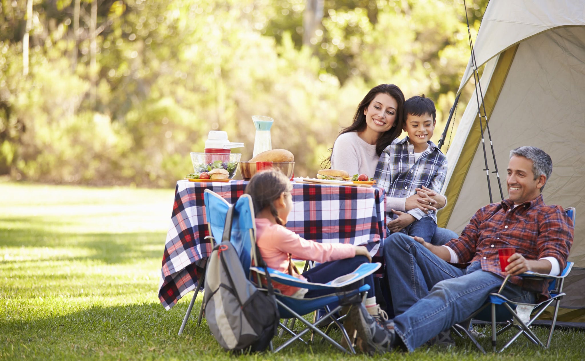 photo-family-camping-in-queensland